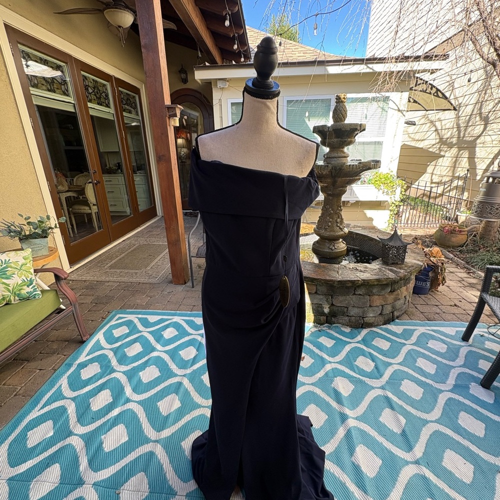 Chic Strapless Navy Dress